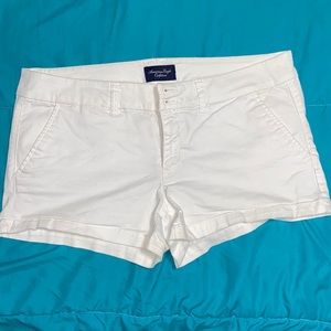 White American Eagle shorts